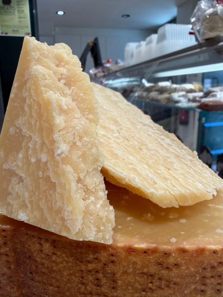 Parmigiano 90 mois - épicerie Rendez-Vous en Italie Bandol