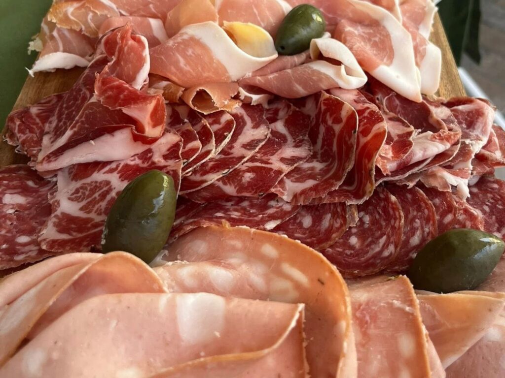 Composer sa planche de charcuterie italienne